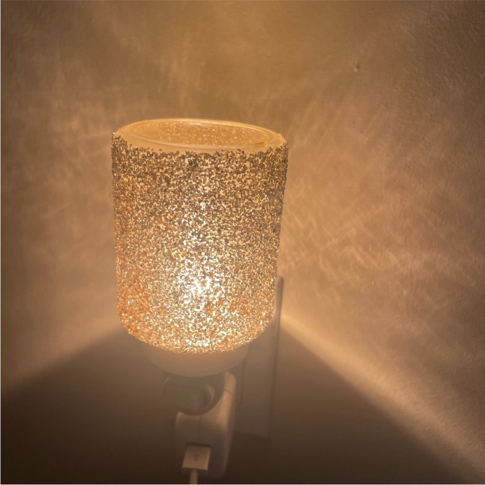 Scentsy Glitter Mini Warmer ; Gold in color